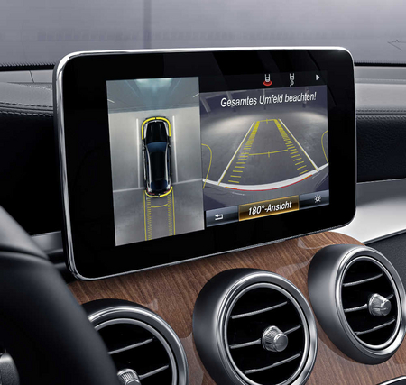 Auch automatisch ein- und ausparken kann der Mercedes-Benz GLC - inklusive 360° Kamera mit rundumsicht