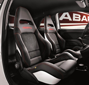 Leder-Alcantara Sitze für Ihren Abarth 595 erhalten Sie im Autohaus RKG Markenwelt in Bonn-Beuel